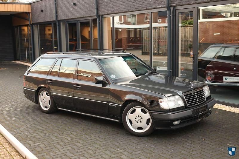 Gebraucht Mercedes E300 AMG 272 PS (200 kW) 1991 Schwarz Kombi