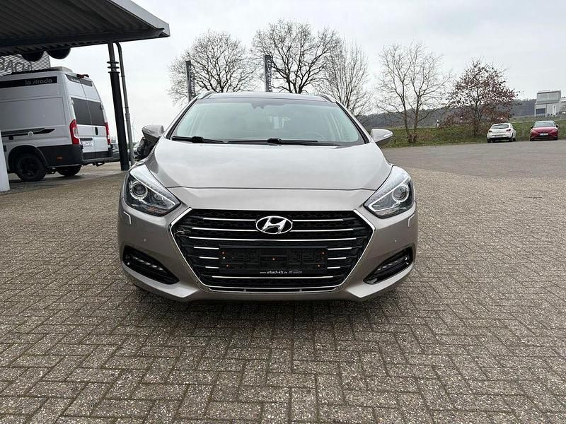 Gebraucht Hyundai i40 Premium 141 PS (103 kW) 2017 Beige Kombi
