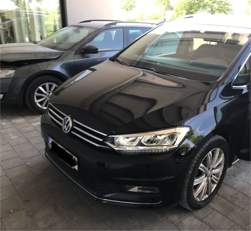 Schwarz Gebraucht 2015 VW Touran Comfortline Van / Kleinbus | 16.200 € - Bild 1/4