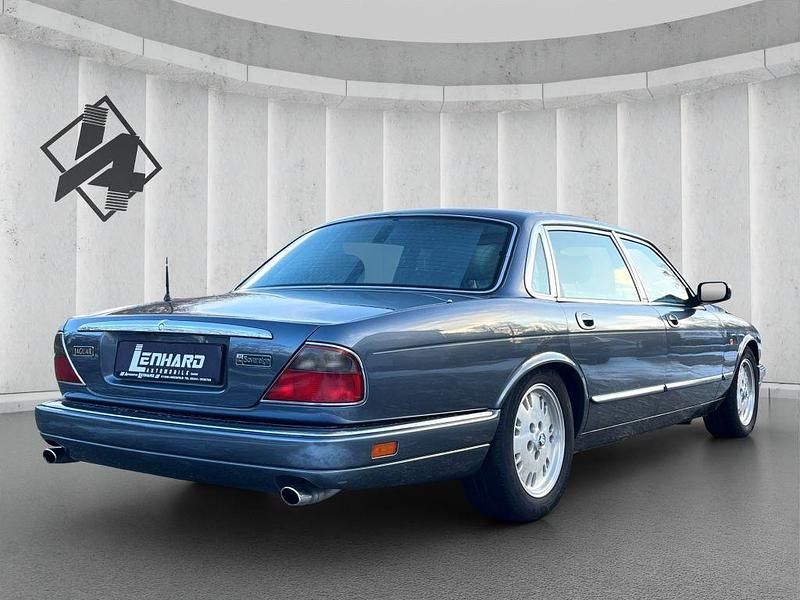 Gebraucht Jaguar X300 241 PS (177 kW) 1996 Blau Limousine