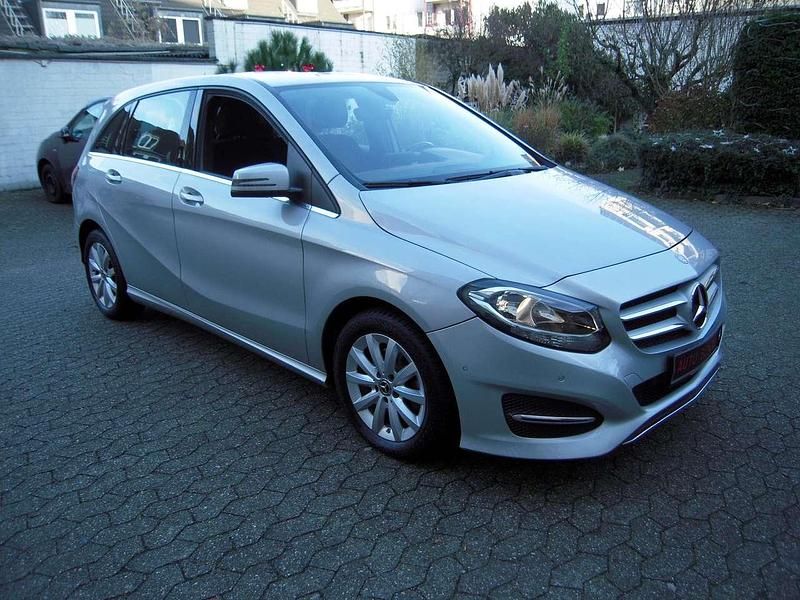 Gebraucht Mercedes B180 122 PS (89 kW) 2017 Polarsilber metalliclack Van / Kleinbus