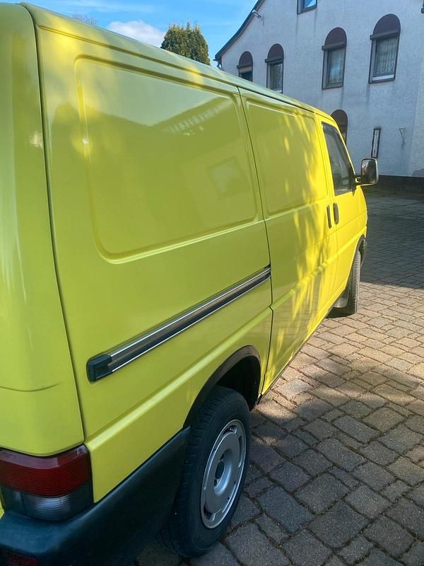 Second-hand VW Transporter 68 CP (50 kW) 1998 Galben Van