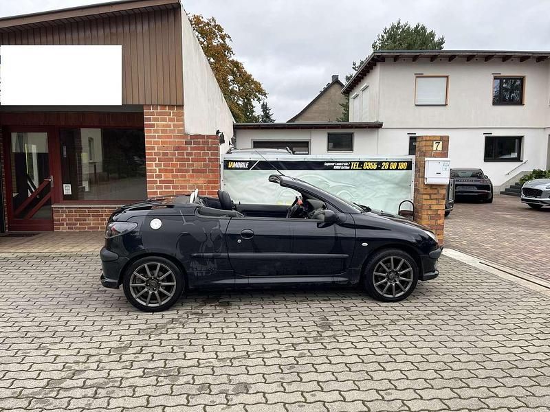 Gebraucht Peugeot 206 CC 109 PS (80 kW) 2002 Schwarz Cabrio