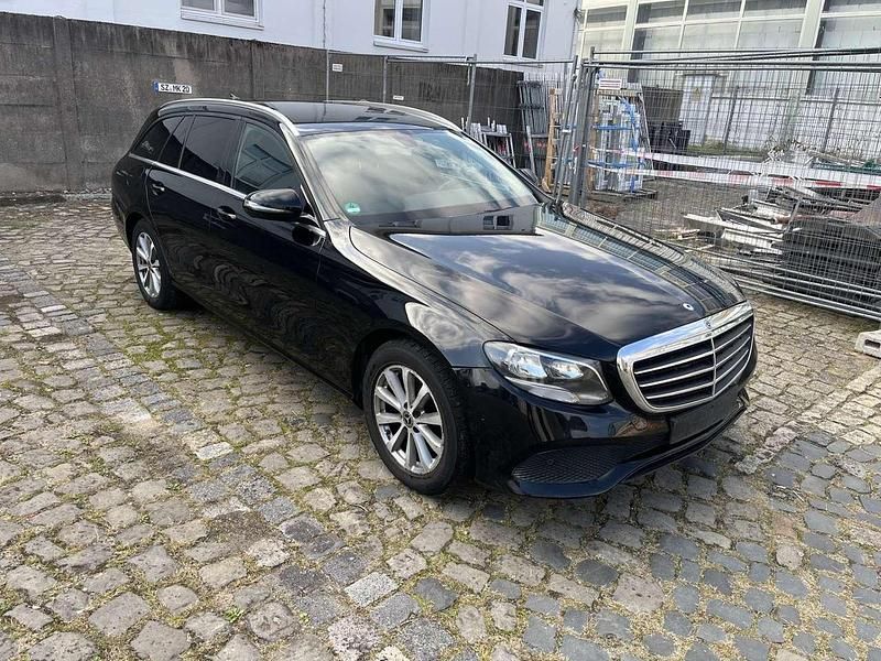 Gelb Gebraucht 2018 Mercedes E220 Edition Kombi | 7.500 € (Fairer Preis) - Bild 1/4