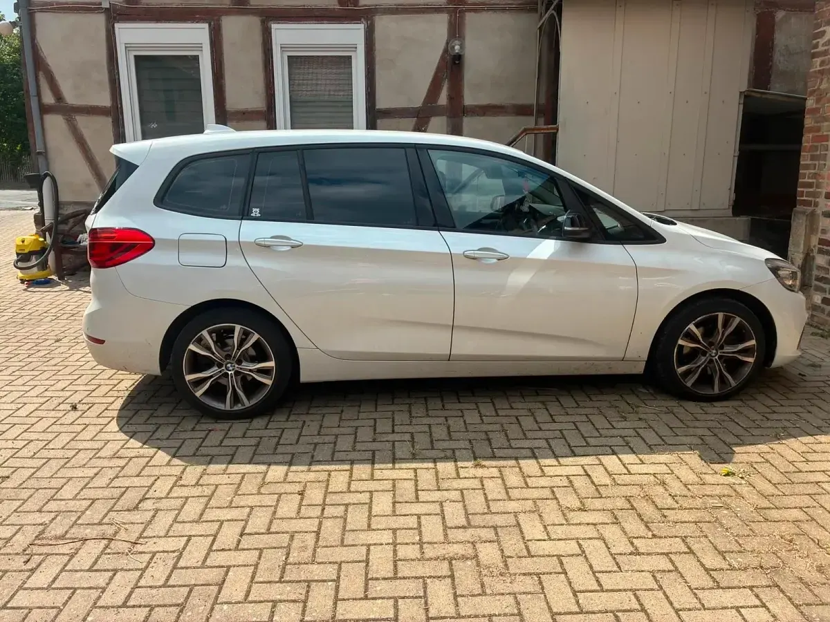 Gebraucht BMW 218 Gran Tourer Sport Line 150 PS (110 kW) 2017 Weiß Van / Kleinbus