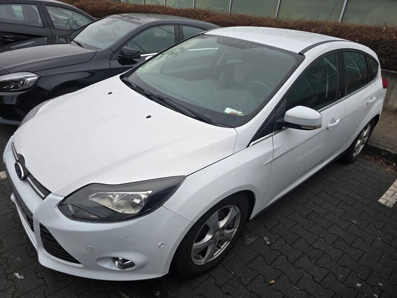 Weiß Gebraucht 2012 Ford Focus Champions Edition Limousine | 5.650 € (Fairer Preis) - Bild 1/4