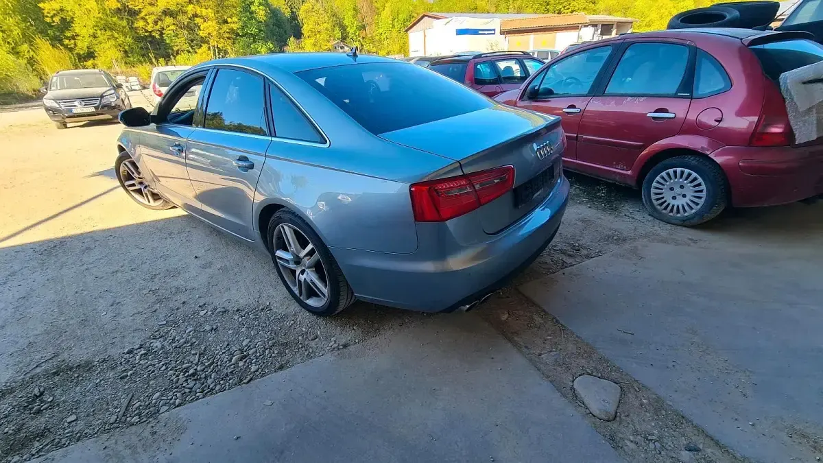 Second-hand Audi A6 177 CP (130 kW) 2012 Argintiu Berlinǎ