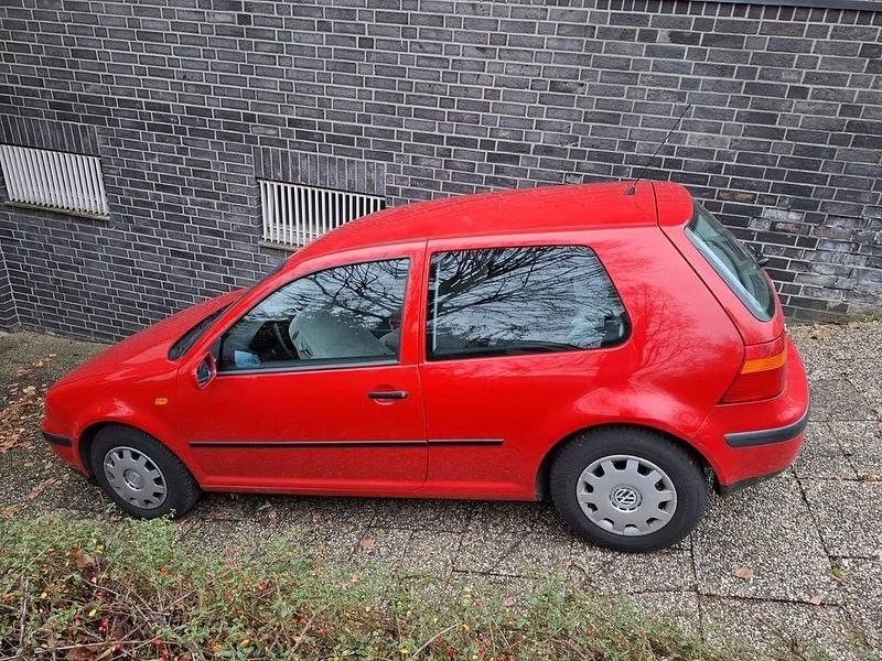 Rot Gebraucht 1999 VW Golf Basis Limousine | 3.500 € (Etwas zu teuer) - Bild 1/4