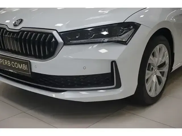 Gebraucht Skoda Superb Selection 150 PS (110 kW) 2024 Weiss Kombi