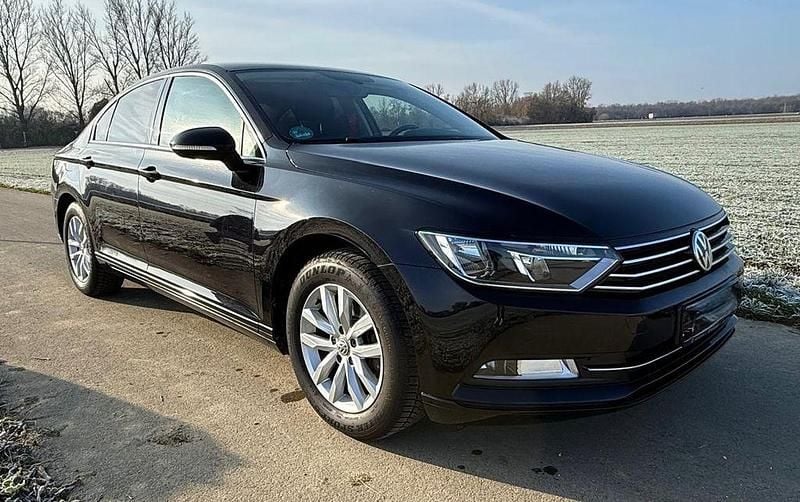 Gebraucht VW Passat Comfortline 125 PS (91 kW) 2018 Schwarz Limousine
