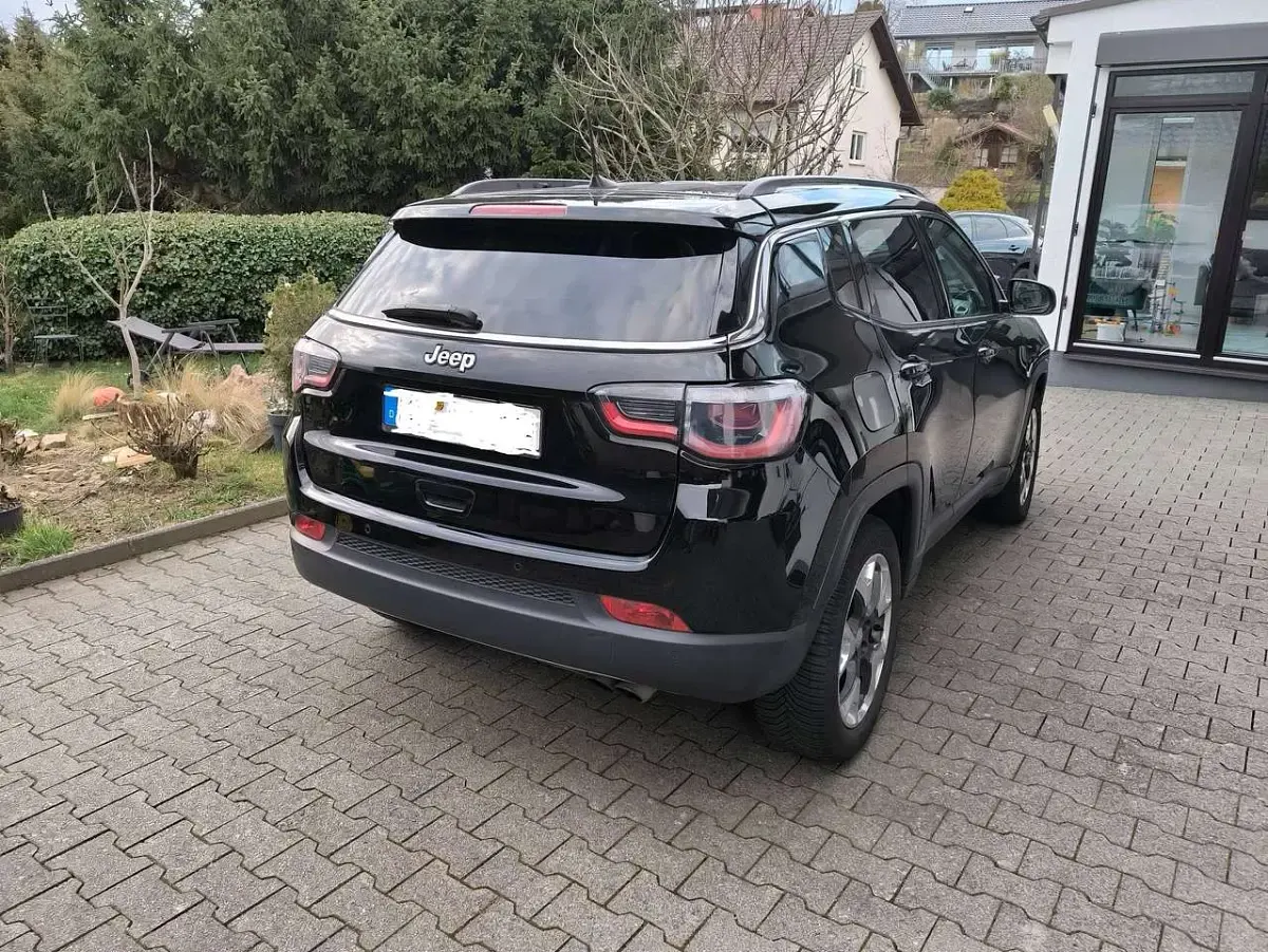 Gebraucht Jeep Compass Limited 140 PS (102 kW) 2018 Schwarz SUV
