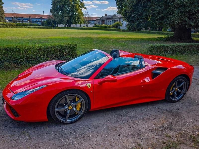 Rot Gebraucht 2018 Ferrari 488 Cabrio | 217.000 € - Bild 1/4