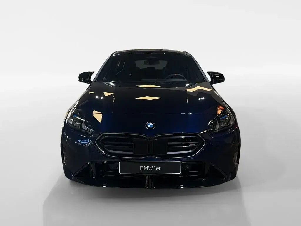 Neu BMW M135 M Performance 300 PS (220 kW) 2026 Blau Kleinwagen