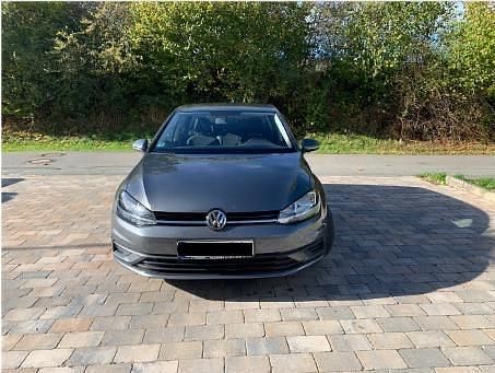 Grau Gebraucht 2018 VW Golf VII Kleinwagen | 9.700 € (Superpreis) - Bild 1/4