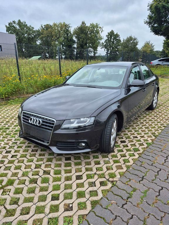 Grau Gebraucht 2010 Audi A4 Limousine | 5.200 € (Superpreis) - Bild 1/4