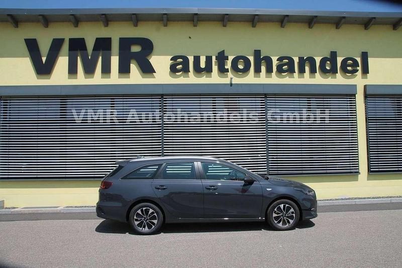Grau Neu 2025 Kia Ceed Sportswagon Kombi | 23.950 € (Superpreis) - Bild 1/4