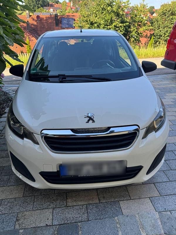 Weiß Gebraucht 2015 Peugeot 108 Kleinwagen | 4.000 € (Guter Preis) - Bild 1/4