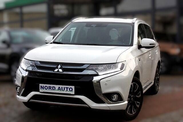 Weiß Gebraucht 2018 Mitsubishi Outlander P-HEV Top SUV | 21.690 € (Fairer Preis) - Bild 1/2