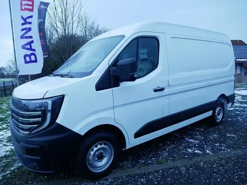 Używany Nissan Interstar Acenta 131 KM (96 kW) 2026 Biały Van