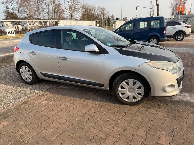 Gebraucht Renault Mégane 113 PS (83 kW) 2009 Silber Limousine