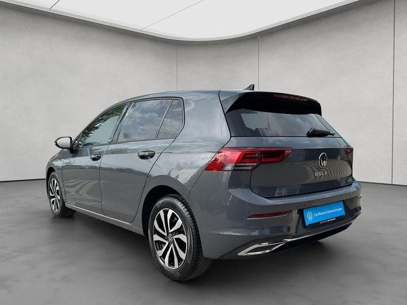 Gebraucht VW Golf VIII Active 110 PS (80 kW) 2023 Grau Limousine