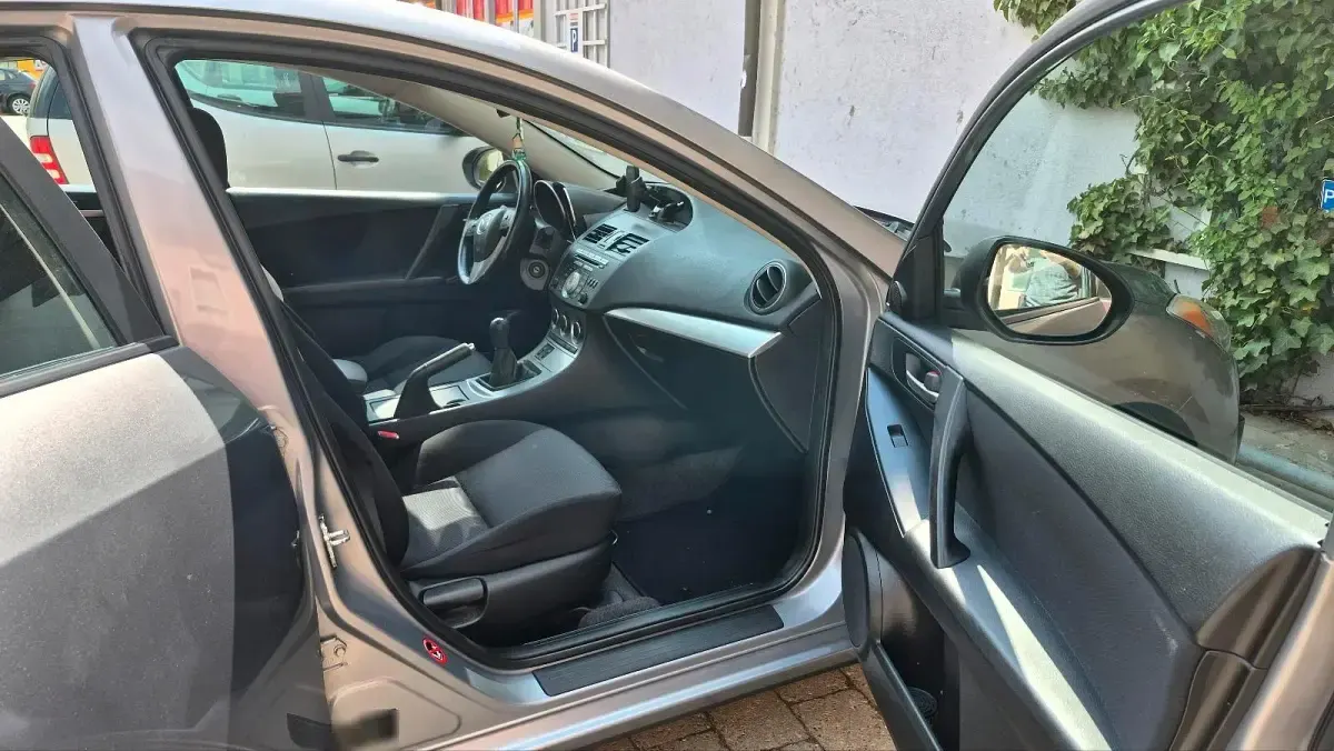 Second-hand Mazda 3 105 CP (77 kW) 2011 Gri Berlinǎ