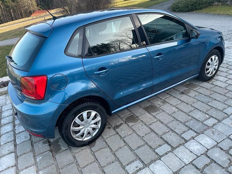 Second-hand VW Polo 90 CP (66 kW) 2015 Albastru Hatchback