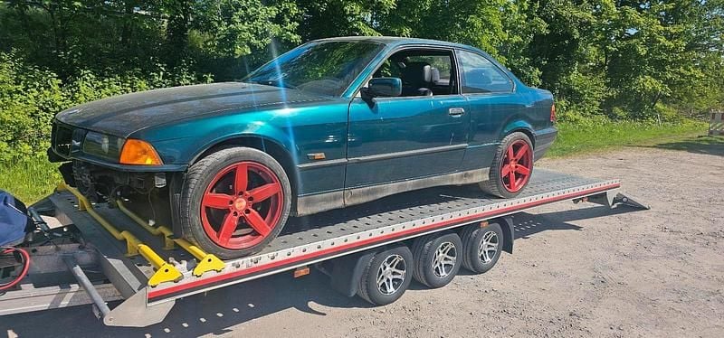 Grün Gebraucht 1991 BMW 320 Basis Coupé | 4.000 € - Bild 1/2