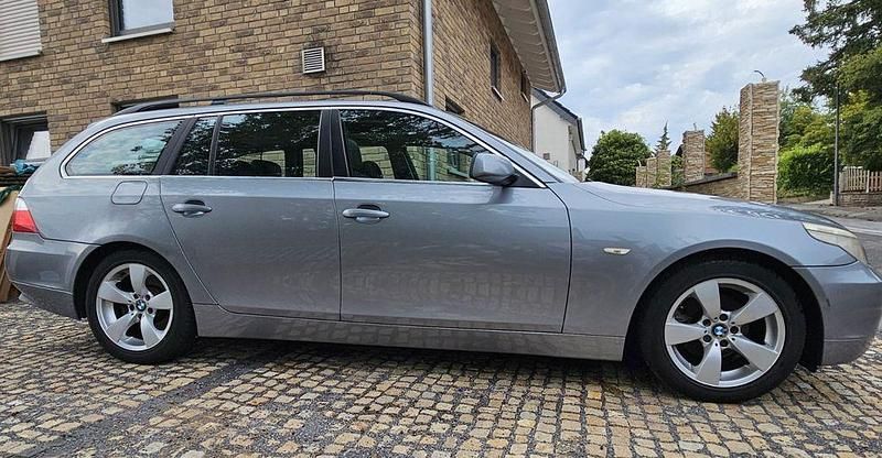 Grau Gebraucht 2005 BMW 525 Sport Line Kombi | 3.400 € (Fairer Preis) - Bild 1/4