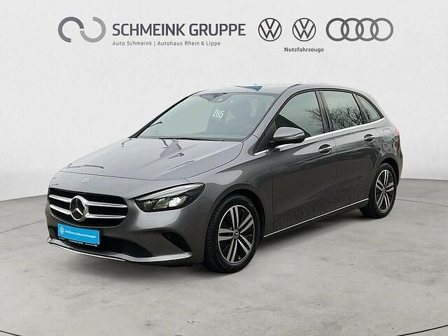 Mountaingrau met. Gebraucht 2020 Mercedes B180 Van / Kleinbus | 21.440 € (Fairer Preis) - Bild 1/2