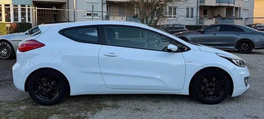 Używany Kia ProCeed Edition 7 135 KM (99 kW) 2014 Biały Hatchback