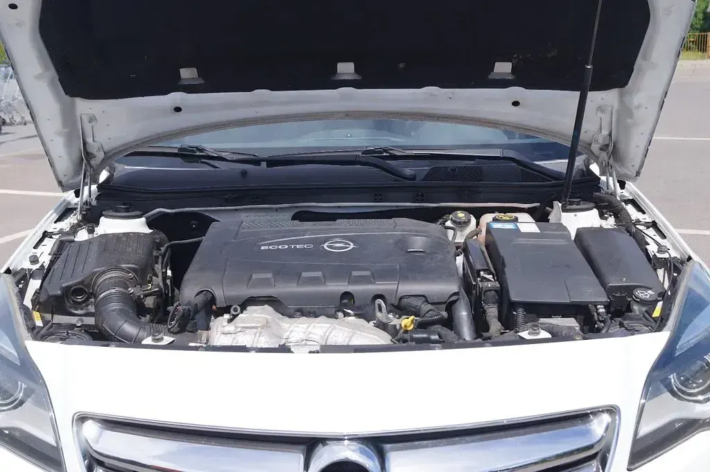 Gebraucht Opel Insignia Edition 163 PS (119 kW) 2014 Weiß Kombi