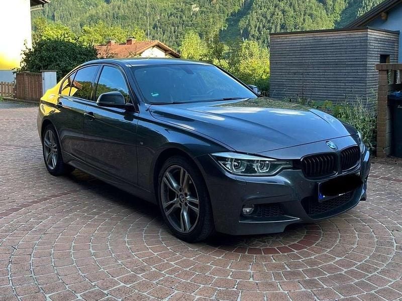 Grau Gebraucht 2019 BMW 320 M Sport Limousine | 26.000 € (Superpreis) - Bild 1/4