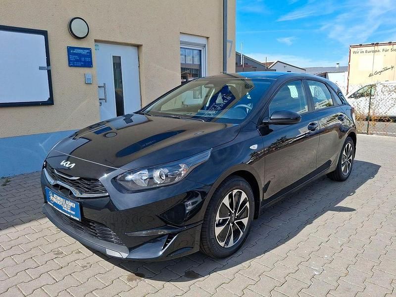 Schwarz Neu 2025 Kia Ceed Limousine | 21.390 € (Guter Preis) - Bild 1/4