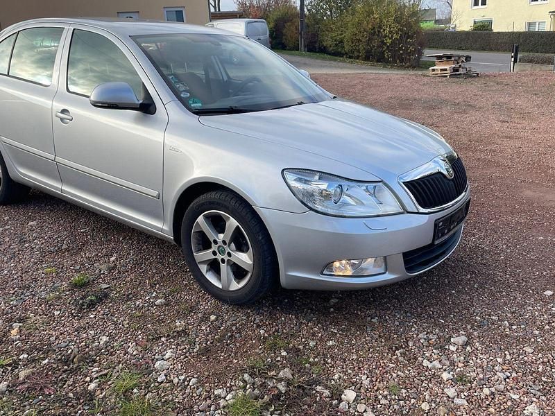 Silber Gebraucht 2012 Skoda Octavia Limousine | 5.500 € (Guter Preis) - Bild 1/4