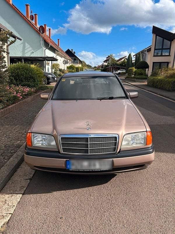 Braun Gebraucht 1994 Mercedes C180 Limousine | 3.500 € - Bild 1/4