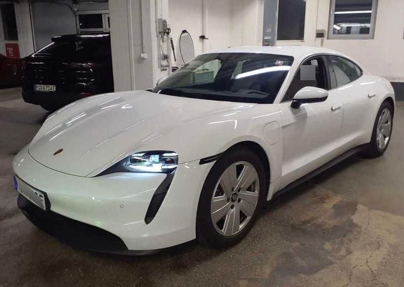 Gebraucht Porsche Taycan Performance Package 350 kW (476 PS) 2022 Weiß Limousine