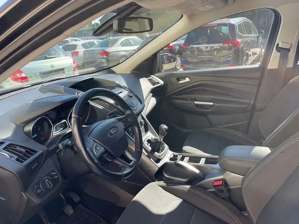 Gebraucht Ford Kuga Trend 120 PS (88 kW) 2018 Grau SUV