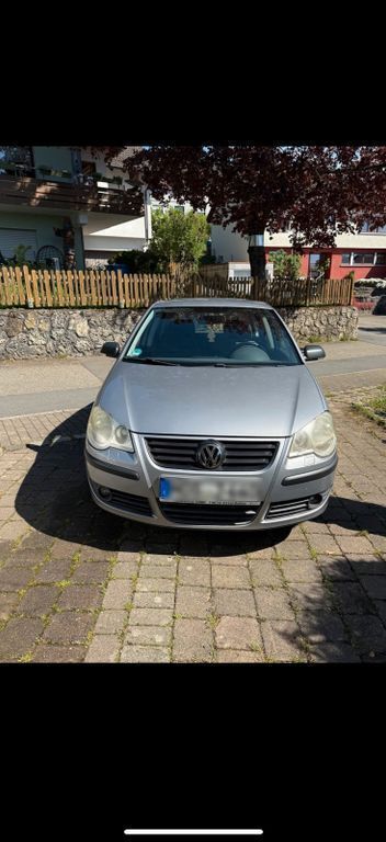 Grau Gebraucht 2007 VW Polo Trendline Limousine | 2.500 € (Fairer Preis) - Bild 1/4