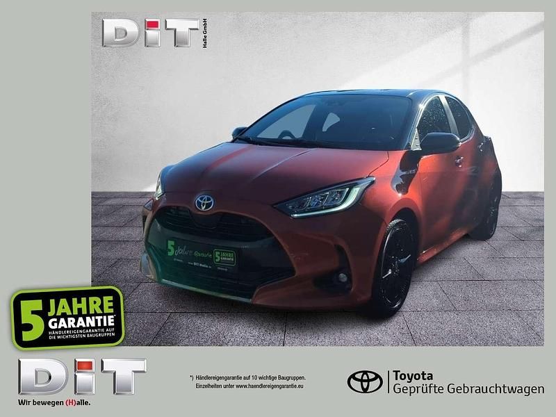 Orange/ black mica (metallic) Gebraucht 2023 Toyota Yaris Hybrid Style Kleinwagen | 21.090 € (Fairer Preis) - Bild 1/4