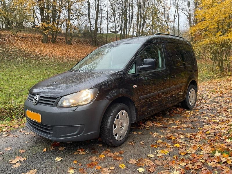 Schwarz Gebraucht 2015 VW Caddy Trendline Van / Kleinbus | 11.500 € (Teuer) - Bild 1/4