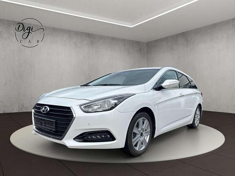 Weiß Gebraucht 2017 Hyundai i40 Style Kombi | 10.990 € (Guter Preis) - Bild 1/4