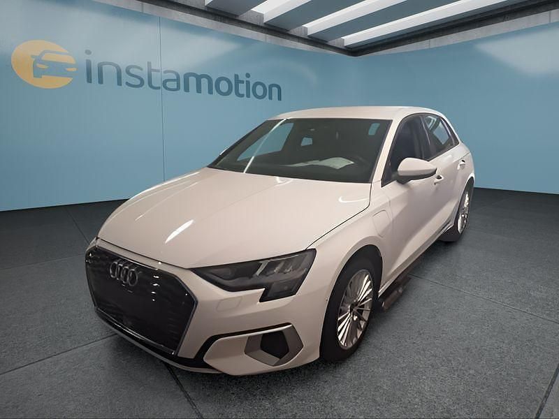 Weiß Gebraucht 2022 Audi A3 e-tron Kleinwagen | 25.649 € (Fairer Preis) - Bild 1/4