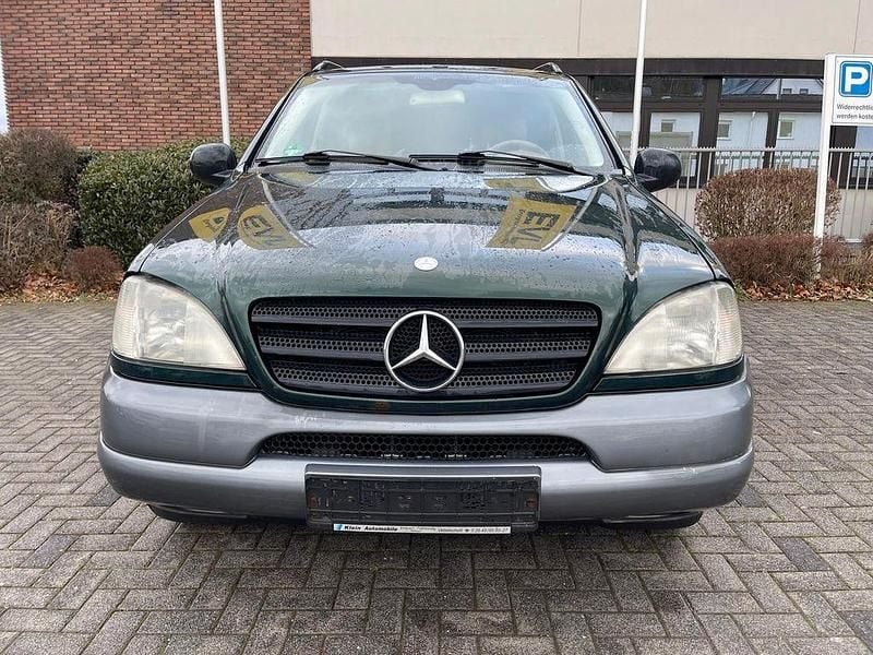Grün Gebraucht 1999 Mercedes ML320 SUV | 1.899 € (Superpreis) - Bild 1/4