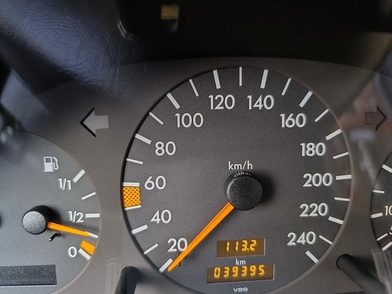 Blau Gebraucht 1993 Mercedes C180 Elegance Limousine | 8.500 € - Bild 1/4