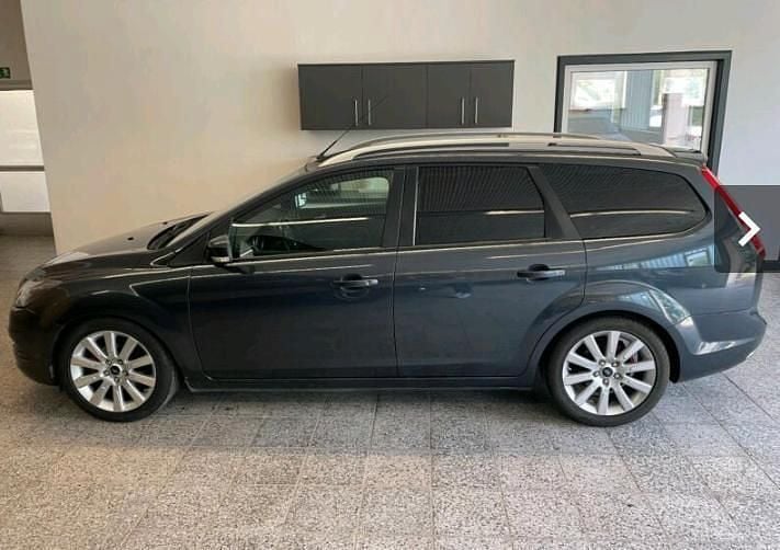 Grau Gebraucht 2009 Ford Focus Style Kombi | 1.250 € (Superpreis) - Bild 1/4