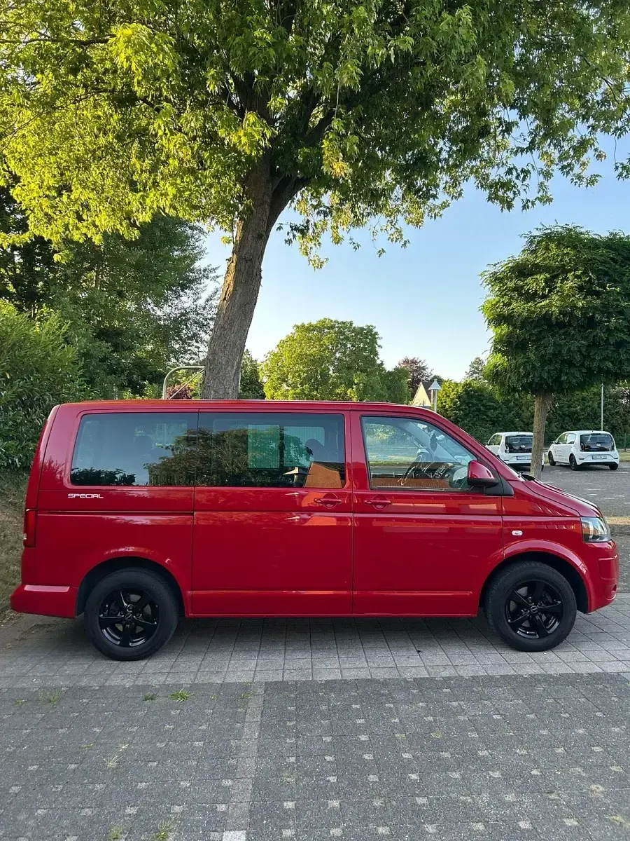 Gebraucht VW Multivan 140 PS (102 kW) 2013 Rot Van / Kleinbus
