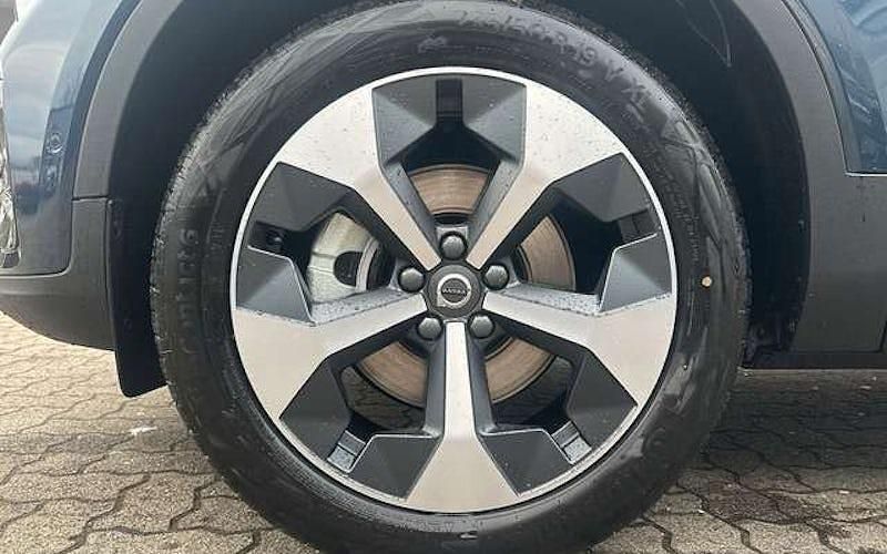 Neu Volvo XC40 Plus 163 PS (119 kW) 2025 Blau SUV