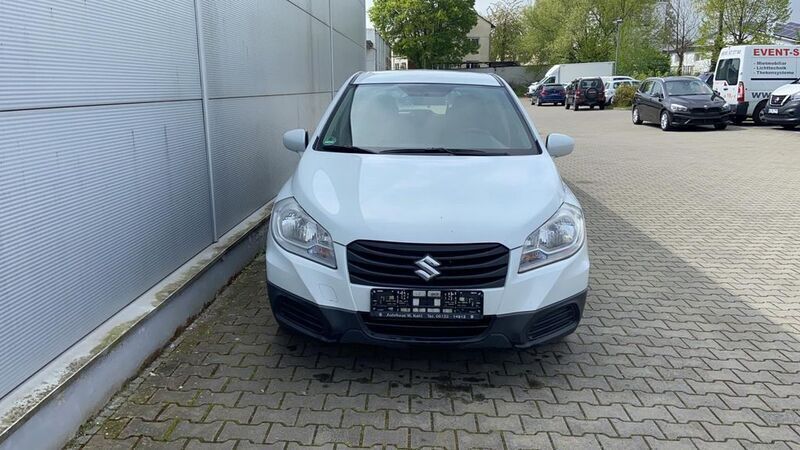 Weiß Gebraucht 2015 Suzuki SX4 S-Cross Club SUV | 6.998 € (Guter Preis) - Bild 1/4