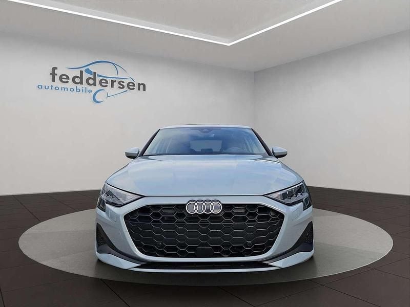 Gebraucht Audi A3 Ambiente 150 PS (110 kW) 2025 Pfeilgrau perleffekt Limousine
